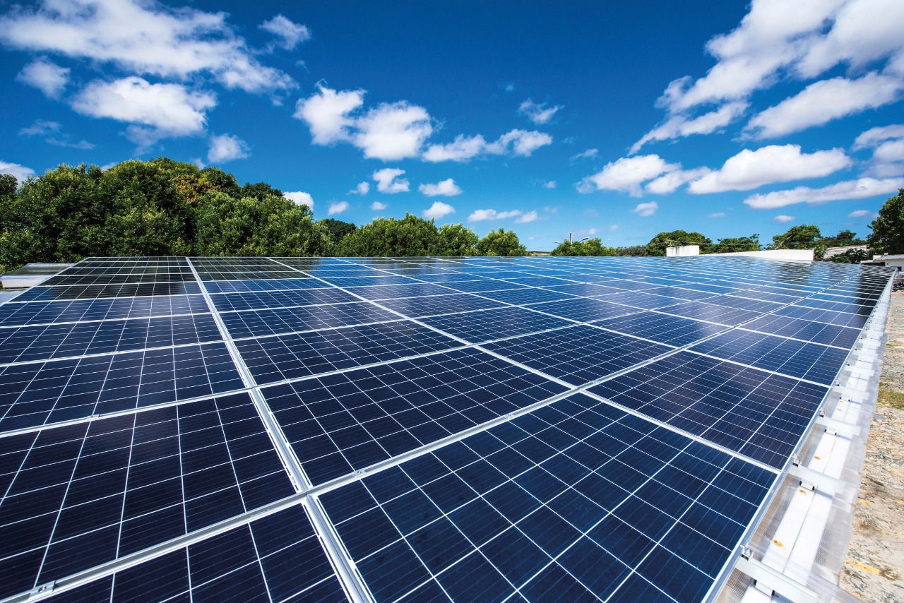 Seinfra vai instalar placas solares em escolas da rede pública estadual