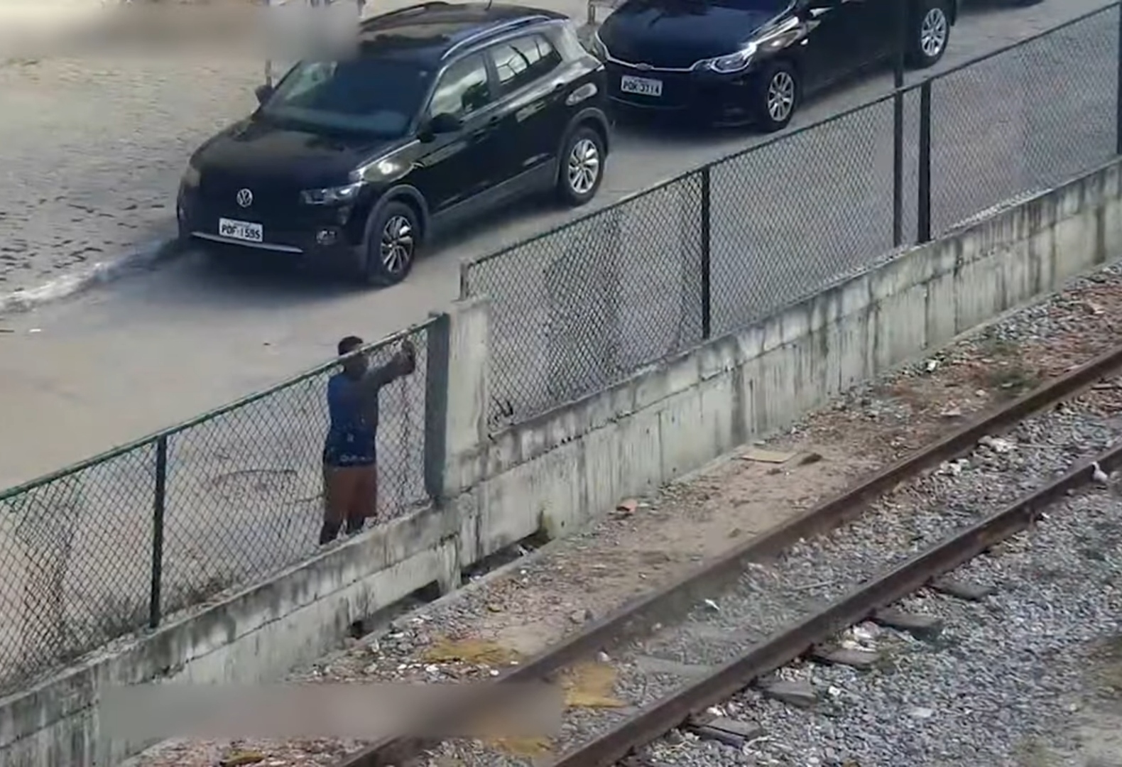 Câmeras de videomonitoramento do Metrofor ajudam a prender homem que danificou grades do VLT
