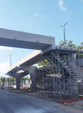 Seinfra conclui operação de içamento de passarela; secretário vistoria obras do Ramal Aeroporto